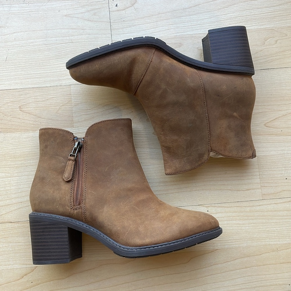 Clarks Tan Leather Ankle Booties - Picture 3 of 6